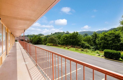 Marion Cabina | Econo Lodge Marion I-81