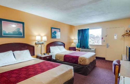 Bluefield Cabina | Econo Lodge Near Bluefield College