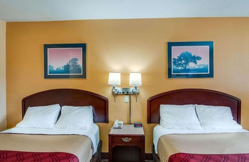 Bluefield Cabina | Econo Lodge Near Bluefield College