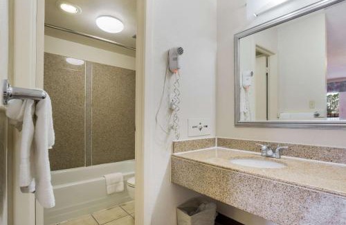 Williamsburg Cabina | Econo Lodge Williamsburg Edge District