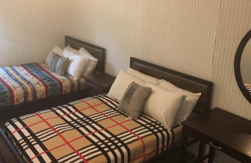 Memphis Cabaña | Economical Central Guest house