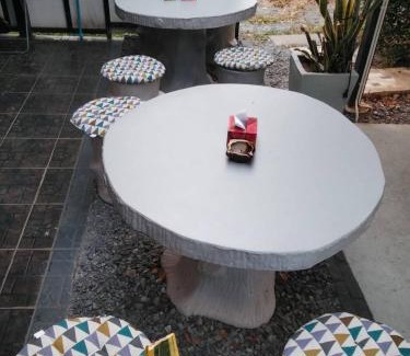 Rayong Apartamento | Economy double room with fan only and external bathroom facilities