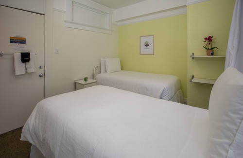 Civic Center Hotel | Economy-Doble con dos camas-Baño Privado-Económico