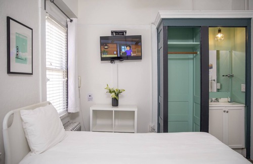 Civic Center Hotel | Economy-Doble con dos camas-Baño Privado-Económico