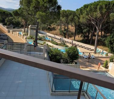 Le Muy Otro | Ecrin de sérénité chez les GIL au Camping TIKAYAN