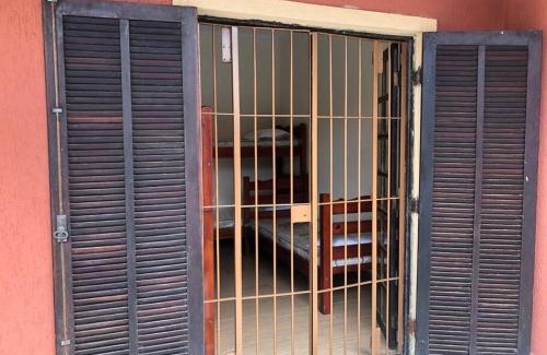 Mongagua Apartamento | Edícula/Casa de hóspedes: 3 dorms 3 banheiros, piscina 7x5, churrasqueira, 150m do mar