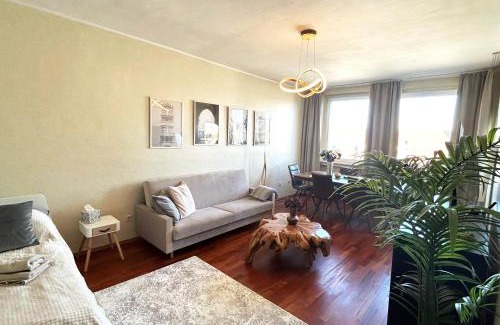Nordstadt Apartamento | ED-große, moderne Wohnung in zentraler Lage, mit Balkon, Lift und Parkplatz