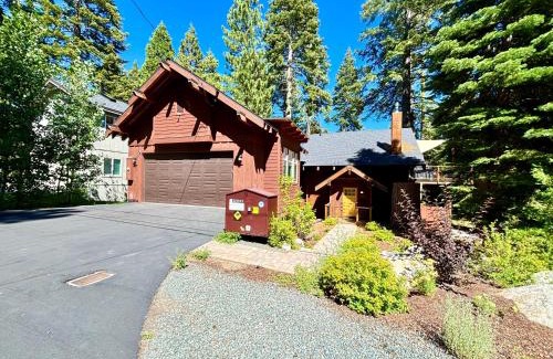 Tahoe Woods Casa | Edelweiss Retreat- Close to Lake and Ski Resorts- Pet Friendly- Hot Tub