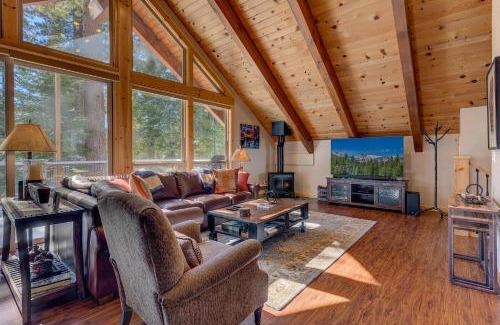 Tahoe Woods Casa | Edelweiss Retreat- Close to Lake and Ski Resorts- Pet Friendly- Hot Tub