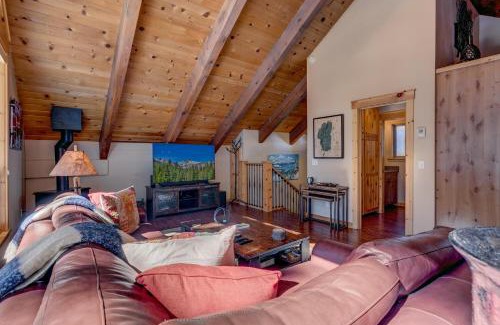 Tahoe Woods Casa | Edelweiss Retreat- Close to Lake and Ski Resorts- Pet Friendly- Hot Tub