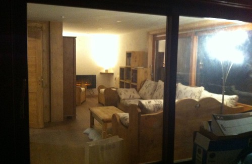 Morzine Casa | Edelweiss Room for 4 people Room and guest table
