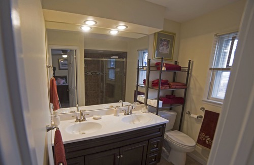 Kutztown Cama Y Desayuno | Edelweiss Room @ The Kennedy Manor