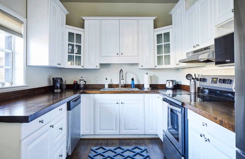 Crestline Heights Casa | Eden Brae - Birmingham s Premier Retreat