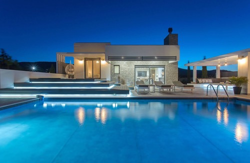 Lindos Villa | Eden Luxury Villa cerca de Lindos con piscina ecológica y jacuzzi exterior
