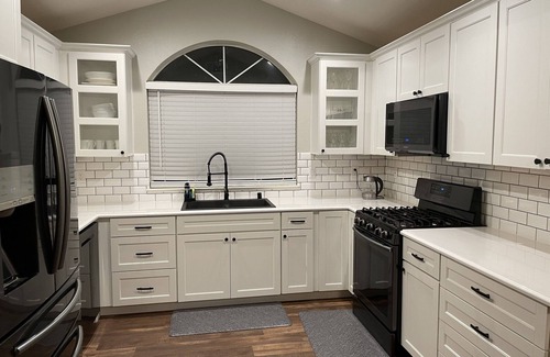 Quail Ridge Casa | Eden Retreat - Rest & Relax with a soothing spa! 3King, 1Queen & 1 Airbeds