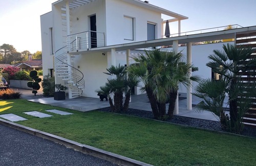 Saint-Palais-sur-Mer Casa | EDEN ROC- Standing House- Sleeps 10