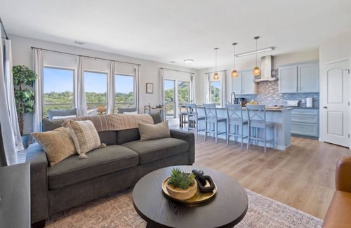 Canyon Lake Casa | Eden Vista - Lake views with private heated pool!