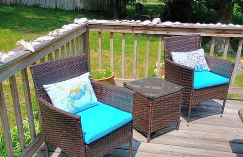 Edgartown Apartamento | Edgartown convenience to beach, restaurants, shopping and public transportation.