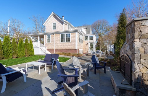 Edgartown Casa | Edgartown Historic, Remodeled, Luxury Home - In-Town, Beach Access, AC, Parking