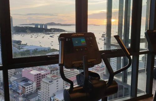 Pattaya Bay Apartamento | Edge Central Pattaya Residence with Living Room