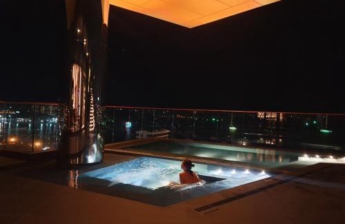 Pattaya Bay Apartamento | Edge Central Pattaya Residence with Living Room
