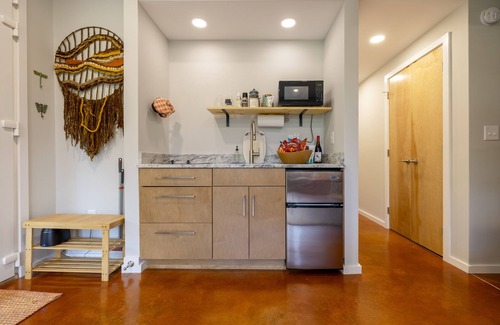 Blacksburg Casa | Edge of Town Oasis