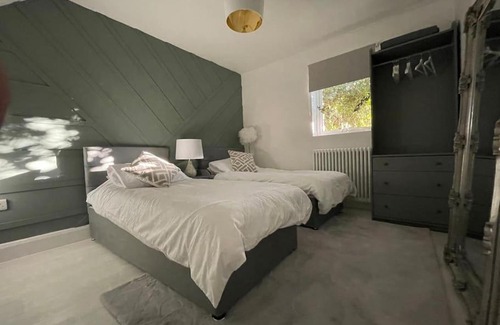 Helen's Bay Casa | Edge Water Cottage-recently constructed