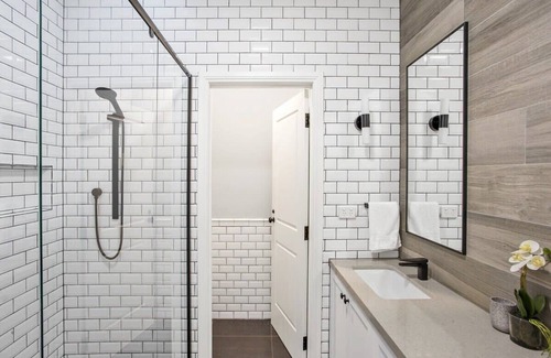Clifton Springs Casa | Disfrute de sus próximas vacaciones en esta casa de lujo con un diseño interior impecable.