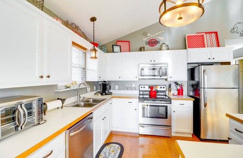 Edgemont Casa | Edgemont Home w/ Deck & BBQ Grill: 2 Mi to Lake!