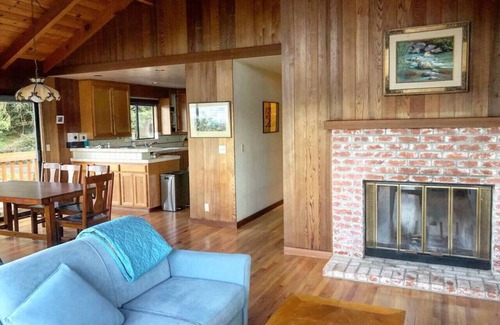 Inverness Casa | Edgemont | Modern Escape, Stunning Views & Comfort