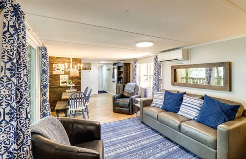 Edgemont Casa | Edgemont Waterfront Cabin Rental w/ Beach Access!