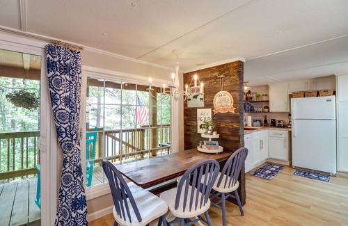 Edgemont Casa | Edgemont Waterfront Cabin Rental w/ Beach Access!