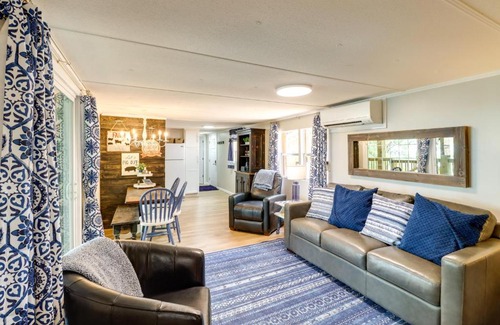 Edgemont Casa | Edgemont Waterfront Cabin Rental with Beach Access!