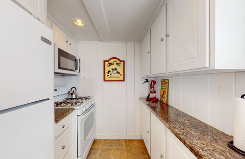 Edgewater Acres Casa | Edgewater Acres waterfront home with dock, bay access, & outdoor dining