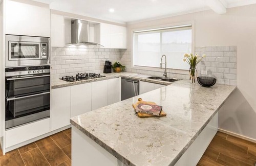 Clifton Springs Casa | Edgewater Beachfront with Spa and Woodfire Oven
