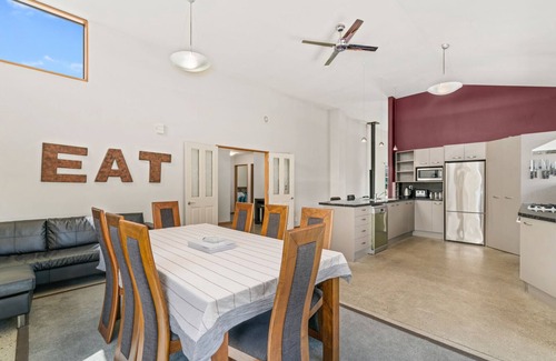 Lowburn Casa | Edgewater Escape - Cromwell Holiday Home