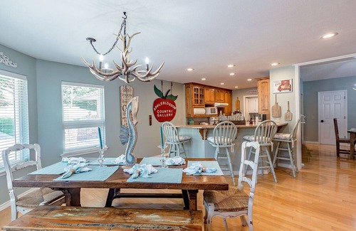 Bella Vista Casa | Edgewater Escape Lakefront Home