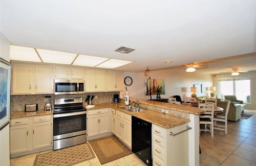 South Padre Island Condominio | Edgewater Unit #304 2 Bedroom Condo by RedAwning