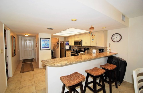 South Padre Island Condominio | Edgewater Unit #304 2 Bedroom Condo by RedAwning