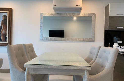 El Laguito Apartamento | Edificio Palmetto Sunset Apt 1805