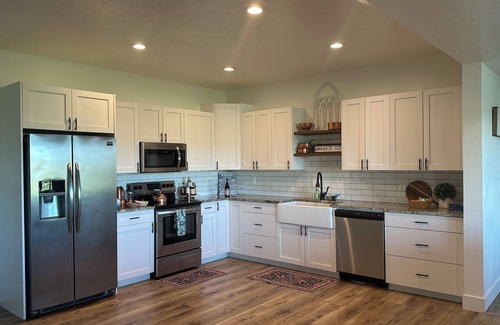 Marsing Casa | Edison Heights River Sanctuary with boat dock and river access in wine country.