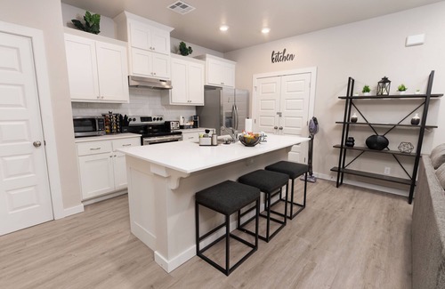 Edmond Casa | Edmond Oasis: Luxury Retreat w/ Massage Chair and Mortal Combat Arcade