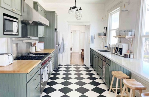 San Luis Obispo Casa | Edna Estate Modern Victorian, Sleeps 17, Hot Tub, by SLO Cal Stays