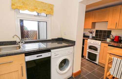 Harlech Cabaña | EDRYDD, admite mascotas, con chimenea en Harlech, Ref 998610