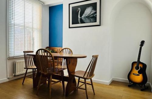 City Centre Casa | Edwards Cottage - Grove Road Cottages