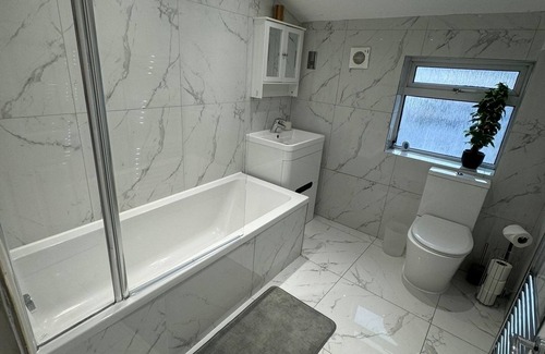 Selhurst Apartamento | EEJs Modern 3 bed apartment - near station to Central London