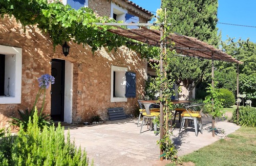 Villecroze Casa | Auténtica casa con piscina en un terreno de 1300 m², rodeada de naturaleza.