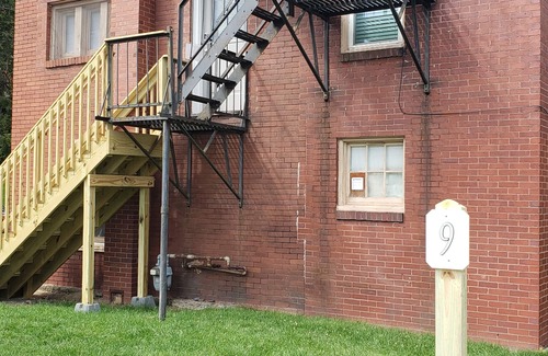 Tyrone Apartamento | Efficiency Apt located between State College & Altoona Pa, minutes from I-99.