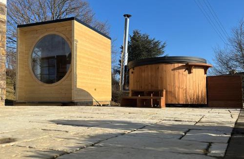 Hain Casa | Eifel Landhaus Panoramablick unter der Burg Olbrück mit Sauna Hottub großer Terrasse und Garten Ideal für Familien