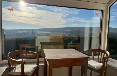 Hain Casa | Eifel Landhaus Panoramablick unter der Burg Olbrück mit Sauna Hottub großer Terrasse und Garten Ideal für Familien